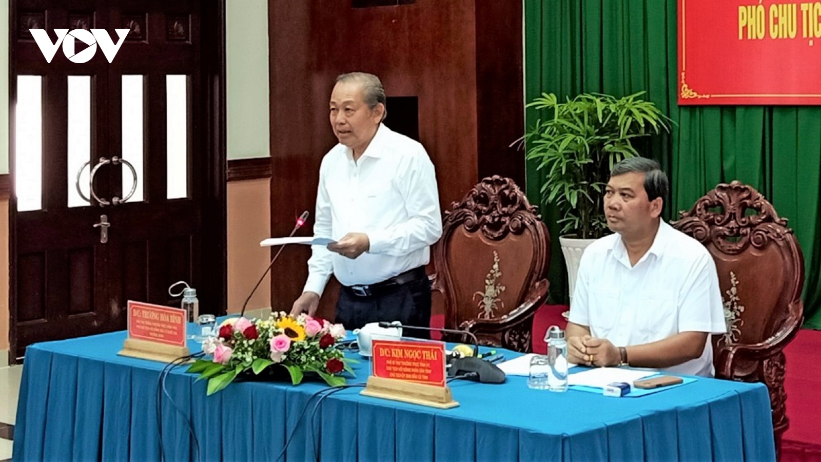 Phó Thủ tướng Trương Hòa Bình kiểm tra công tác bầu cử tại Trà Vinh